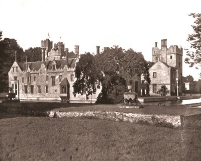 Oxburgh Hall, Norfolk, 1894. av Unbekannt