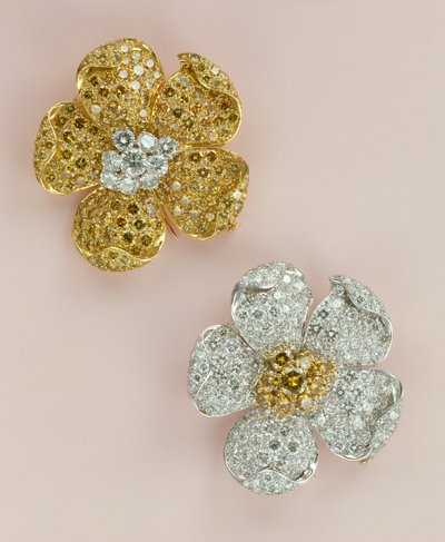 Ett par broscher med blomhuvuden (diamant) av Unbekannt