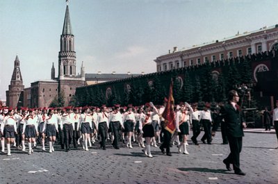 Parad of the Young Pioneers, Röda torget, Moskva, 1972 av Unbekannt