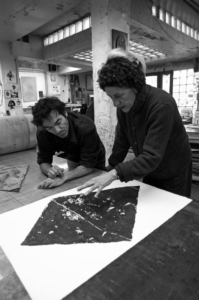 Pascal Gauvard, medgrundare av Pasnic gravyrverkstad, Annie-Paule Thorel, fransk målare. Analys av ett tryck. Pasnic gravyrverkstad i Paris 2009. av Unbekannt