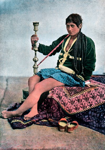 Persisk kvinna röker i Kalgan, c1890 av Unbekannt