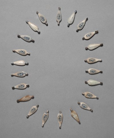 Kronbladsformade pärlor, ca. 1391-1353 f.Kr. av Unbekannt