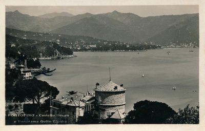 Portofino - Castello Brown och Panorama av Tigullio-bukten, c1900. av Unbekannt
