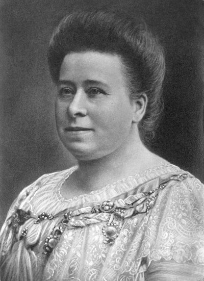 Porträtt av kvinna möjligen Walter Nurnbergs mormor, Tyskland 1910 NURNBERG FAMILJFOTOGRAFIER: 12x17cm, studioporträtt retuscherat av kvinna möjligen Nurnbergs mormor C1910 Fotografi av Walter Nurnberg (1907-1991) som förvandlade industrifoto av Unbekannt
