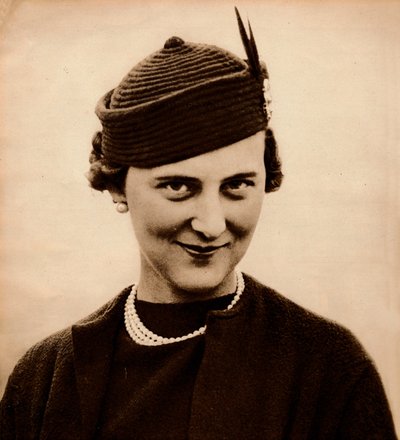 Prinsessan Marina förlovade sig med kung George Vs yngste son, prins George nu hertig av Kent, w av Unbekannt