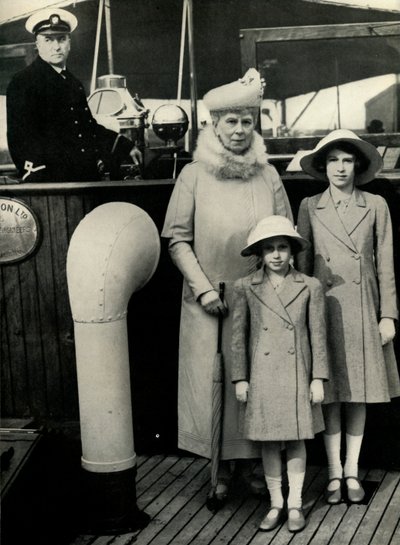 Queen Mary med sina barnbarn, 1930-talet, 1951. av Unbekannt