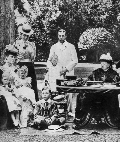 Drottning Victoria med familj på Osborne House, sent 1800-tal av Unbekannt