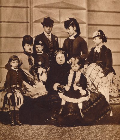 Drottning Victoria med sin svärdotter och barnbarn, c1880 1935 av Unbekannt