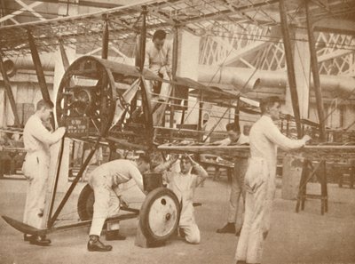 RAF-lärlingar som riggar ett plan vid Technical School, Halton, Buckinghamshire, 1927 av Unbekannt