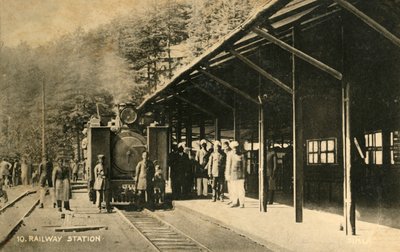 Järnvägsstation, c1918-c1939. av Unbekannt