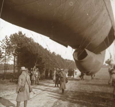 Resning av en observationsballong, Somme, norra Frankrike, 1916 av Unbekannt