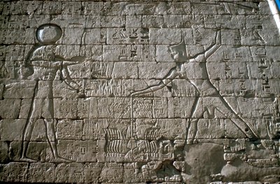 Ramses III slår sina fiender före Amun-Ra, bårhustemplet, Medinet Habu, Egypten, c1100-talet f.Kr. av Unbekannt