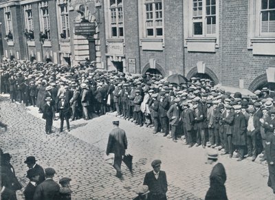 Rekryter väntar utanför centrala Londons rekryteringsdepå, 1914 av Unbekannt