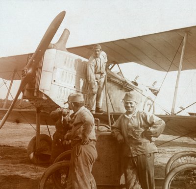 Tankning biplan, c1914-c1918 av Unbekannt