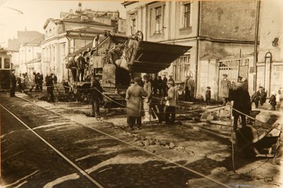 Vägarbeten på Tverskaya Street, Moskva, USSR, 1920-talet av Unbekannt