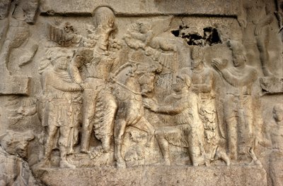 Klipprelief föreställande den sassaniske kungen Shapur I (241-72), den romerske kejsaren Valeriana (ca 240-260) och persiska generaler, 300-talet (sten) av Unbekannt