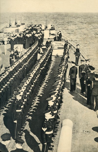 Royal Marines ställde upp på parad ombord på ett fartyg, andra världskriget, c1939-c1943 1944. av Unbekannt