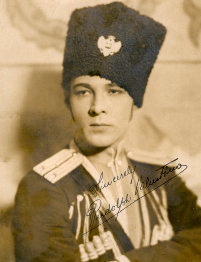 Rudolph Valentino 1895-1926, italiensk skådespelare, ca 1920-talet av Unbekannt
