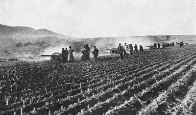 Ryskt fältartilleri i hirsfältet, rysk-japanska kriget, 1904-5 av Unbekannt