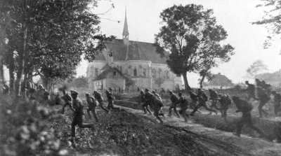 Ryska trupper drar sig tillbaka i oordning, Ternopil, Ukraina, första världskriget, 1 juli 1917 av Unbekannt