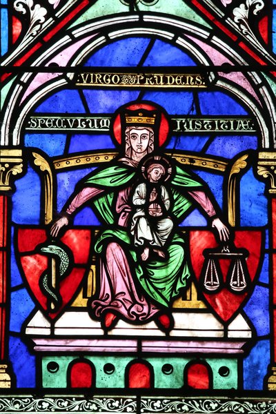 Saint Fargeau kyrka. Fönster i målat glas. Jungfru Maria och Jesusbarnet. Frankrike av Unbekannt