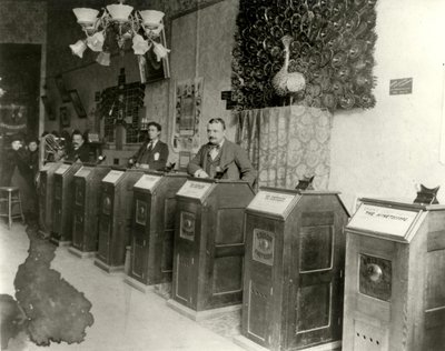 San Francisco Parlor med kinetoskop, 1894-1895 av Unbekannt
