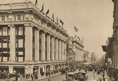 Selfridges och den sista av de gamla butikerna på Oxford Street som byggnaden uppslukade, ca 1935. av Unbekannt