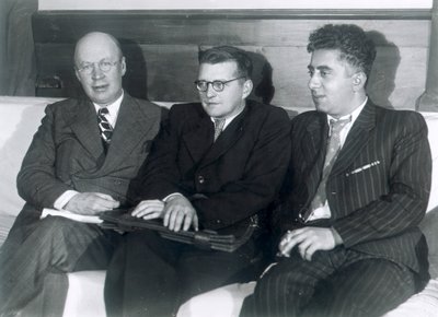 Sergei Prokofiev, Dmitri Shostakovich och Aram Khachaturian, ryska kompositörer, 1945 av Unbekannt