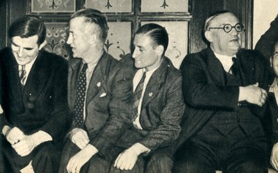 Skeppskamrater i land. John G. Winant, Ernest Bevin, med sjömän, 1942 av Unbekannt