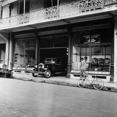 Singer car showroom, Port of Spain, Trinidad, Trinidad och Tobago, 1931 av Unbekannt