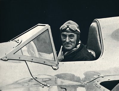 Sir Malcolm Campbell vid ratten av Bluebird, 1937 av Unbekannt