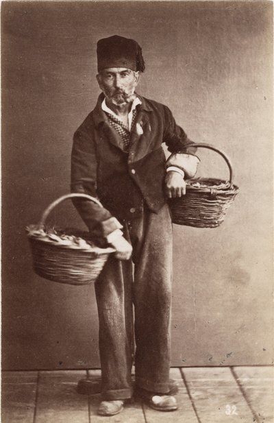 Små metier: porträtt av en fiskhandlare, korgar massor av fisk. 1800-tal Tryck på kartong Dim. 6x9,3 cm av Unbekannt