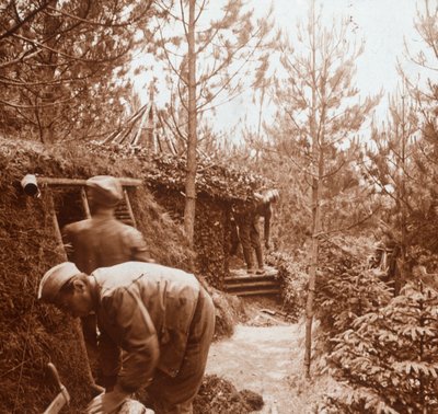 Soldater i jordtäckta skyddsrum, Genicourt, norra Frankrike, c1914-c1918 av Unbekannt
