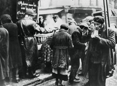 Soppkök för behövande, les Halles, tyskockuperade Paris, februari 1941 av Unbekannt