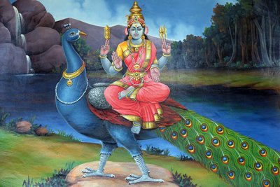 Sri Mariamman hinduiska tempel. Sri Gowmari med påfågel, symbol för Subramanyan. Singapore av Unbekannt