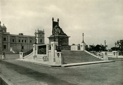 Staty av drottning Victoria framför Victoria Memorial Hall, 1925. av Unbekannt