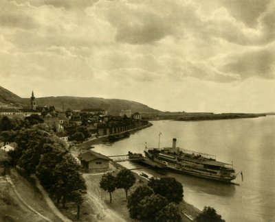 Ångbåt på Donau i Hainburg, Nedre Österrike, c1935. av Unbekannt