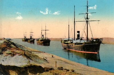 Ångare passerar genom Suezkanalen, Egypten, 1900-talet av Unbekannt