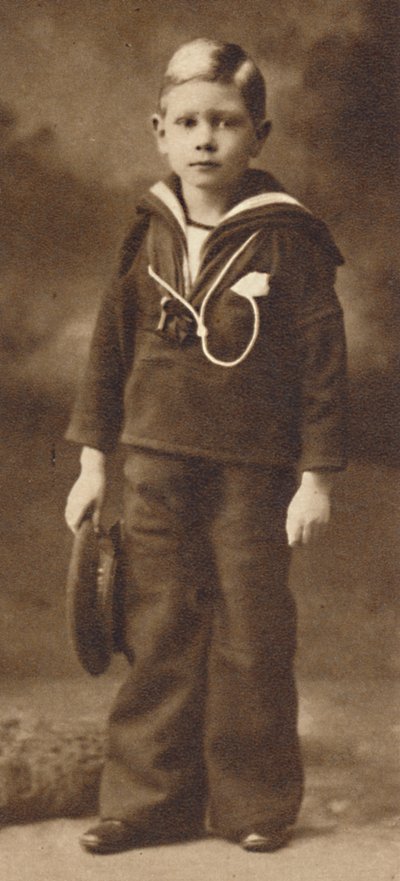 Fortfarande sjömanspassad - Prins Albert vid sex års ålder, c1901 1937 av Unbekannt