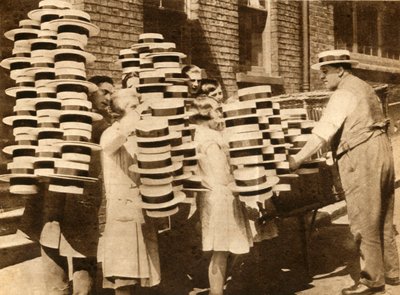 Stråhattar återvänder till fördel, 1930, 1933. av Unbekannt