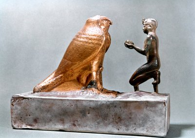 Taharqa framför falken Hemen, fornegyptisk, 700-talet f.Kr av Unbekannt