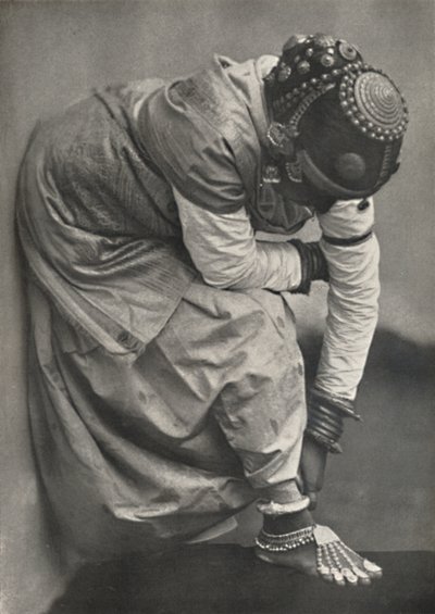 Tamulin med fot och huvudbonad, 1926 av Unbekannt