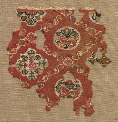 Gobeläng med galler av djur i medaljonger, 600-700-tal. av Unbekannt