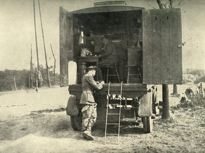 Telefonväxel kopplad till R.A.F. Drakballongsektionen, 1919. av Unbekannt