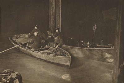 Thames Police on the Night Patrol som vaktar flodens säkerhet, c1935. av Unbekannt
