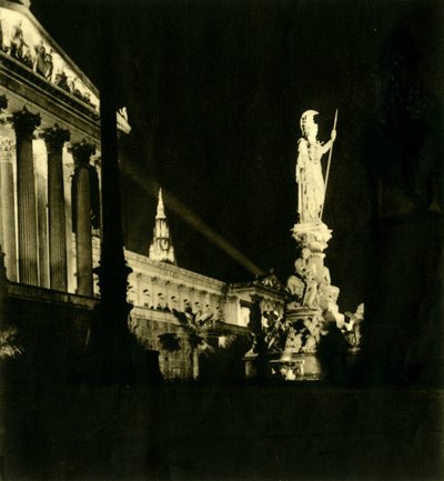 Den österrikiska parlamentsbyggnaden på natten, Wien, Österrike, c1935. av Unbekannt