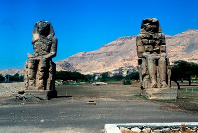 Memnonkolosserna, nära Konungarnas dal, Egypten, 1300-talet f.Kr av Unbekannt