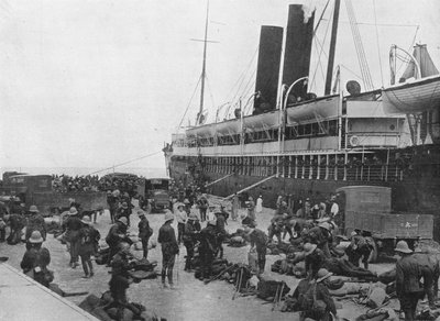 The Dardanelles Expeditionary Force ger sig ut: En transport som lastas upp i Alexandria, 1915 av Unbekannt