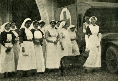 Hertiginnan av Westminster med sjuksköterskor, Le Touquet, första världskriget, 1914, c1920. av Unbekannt