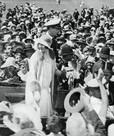 Hertigen och hertiginnan mobbad av folkmassor i Auckland, 1927, 1937 av Unbekannt